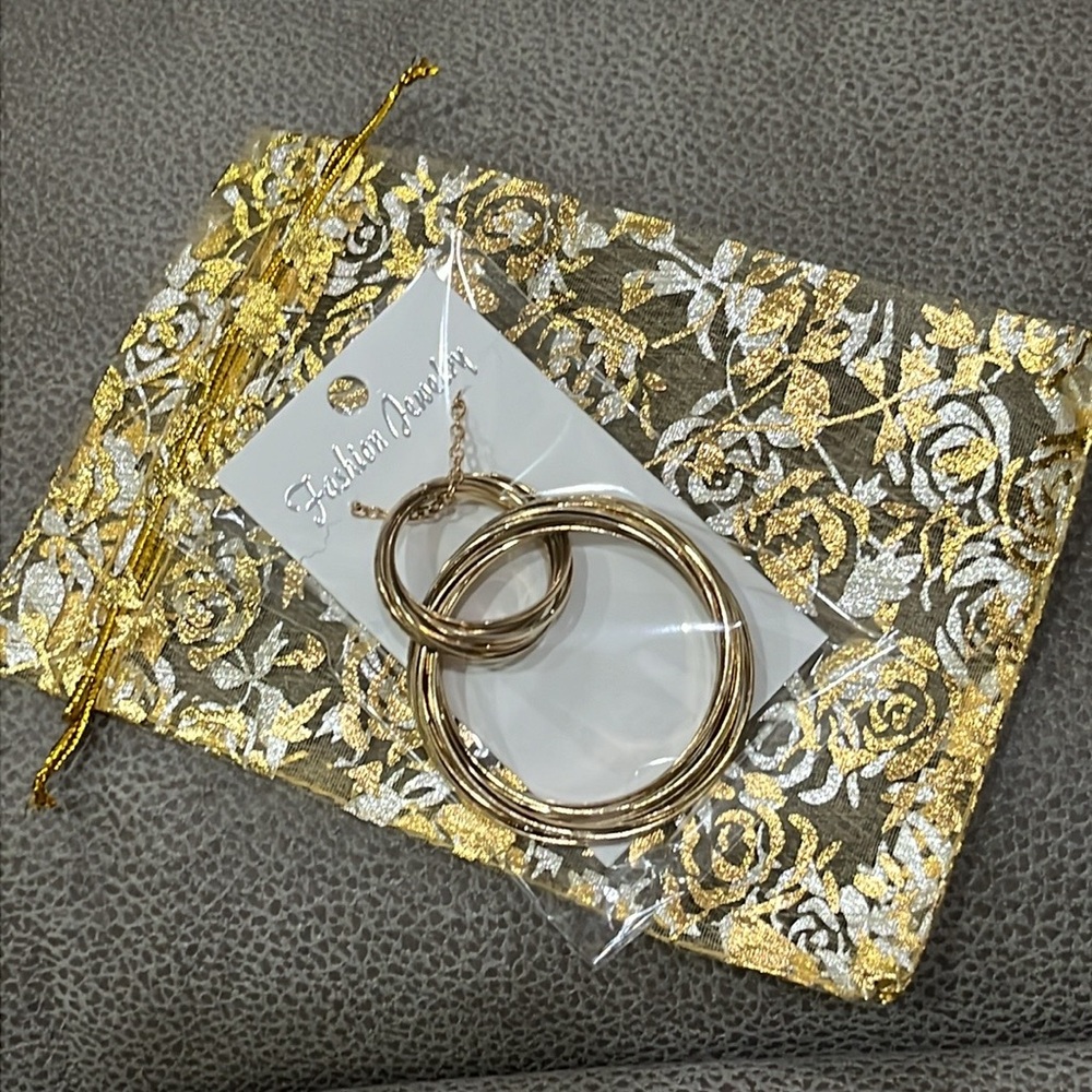 Gold-Tone Hoop Necklace 🌿🆕🌿